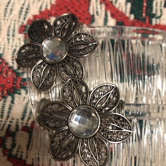 Southwest Cowgirls Flowers Hair Combs - Picture 2 of 2